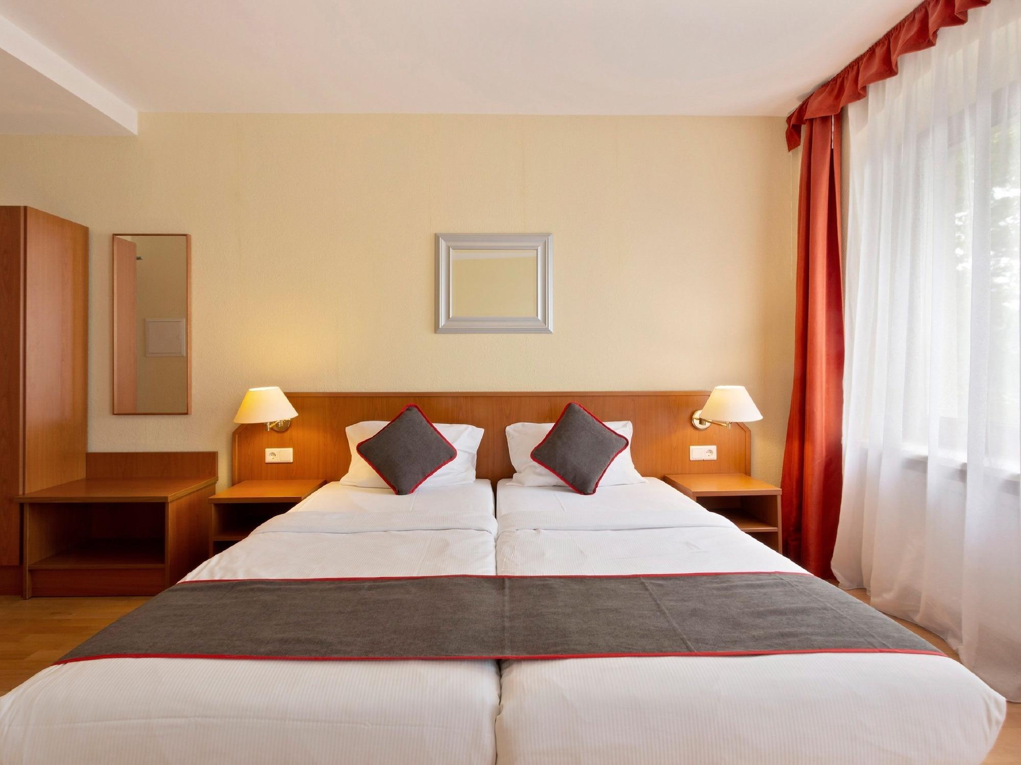 Hotel Bohemia Берлин Екстериор снимка