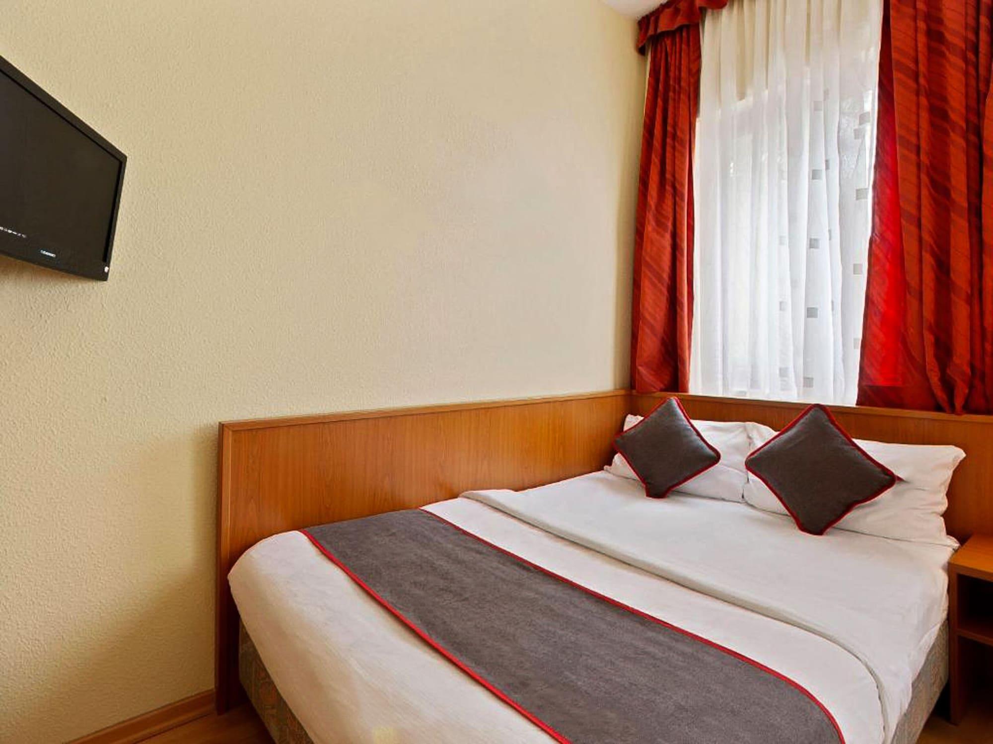 Hotel Bohemia Берлин Екстериор снимка