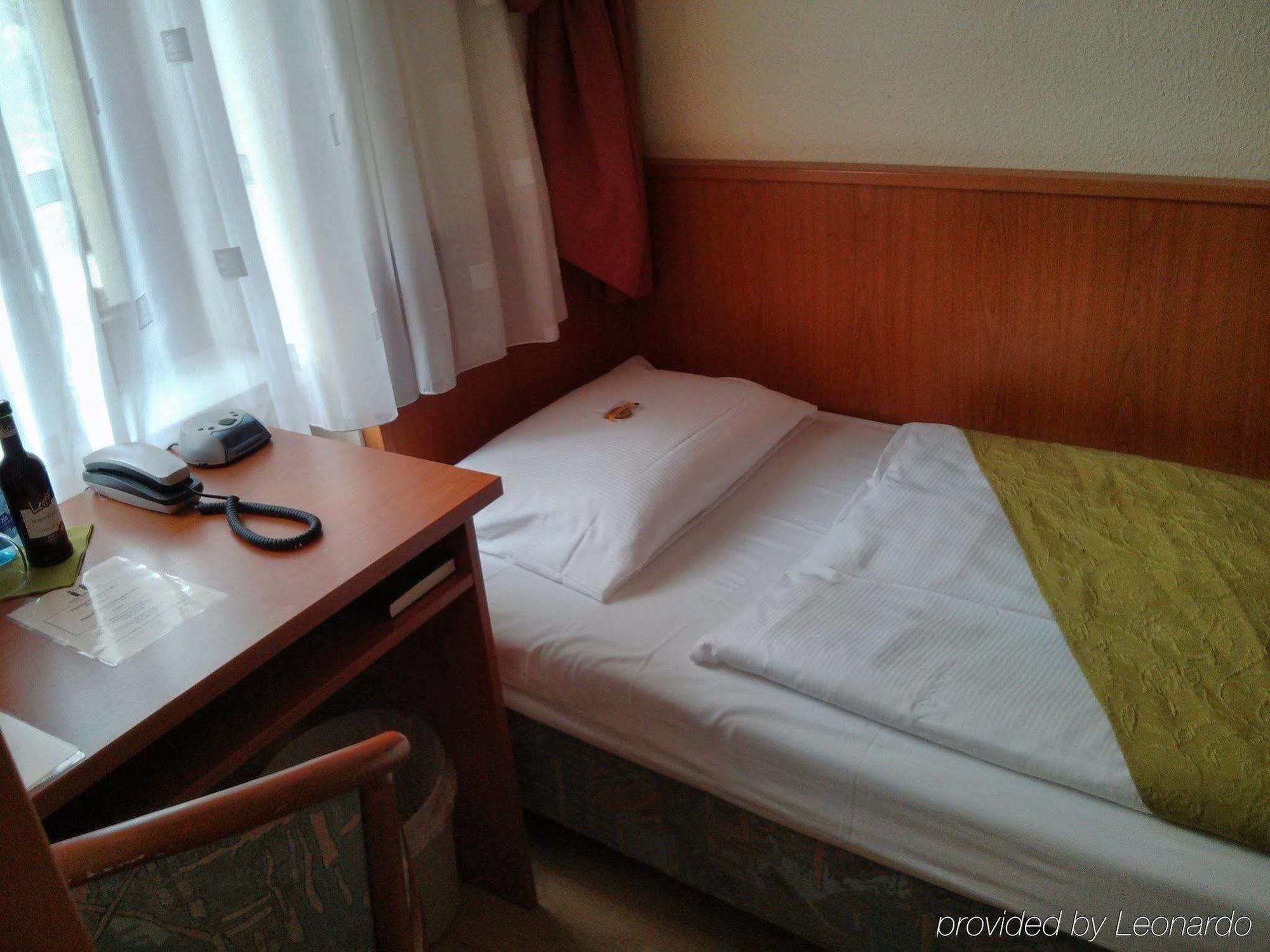Hotel Bohemia Берлин Екстериор снимка